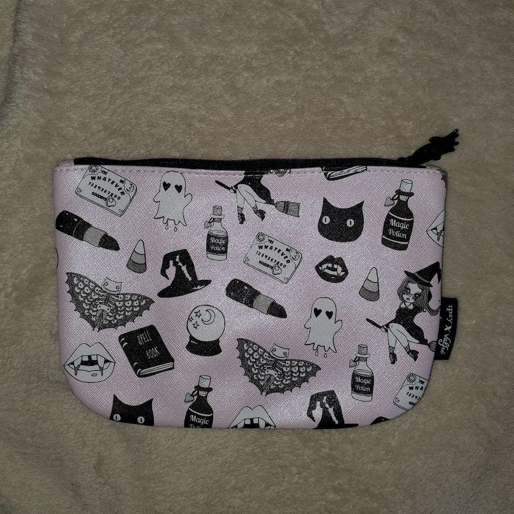 Cosmetic bag